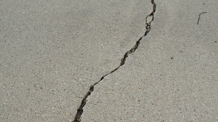 Large crack in driveway of house for sale.